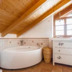Vasca idromassaggio della Baita Malga Fravort nel Lagorai