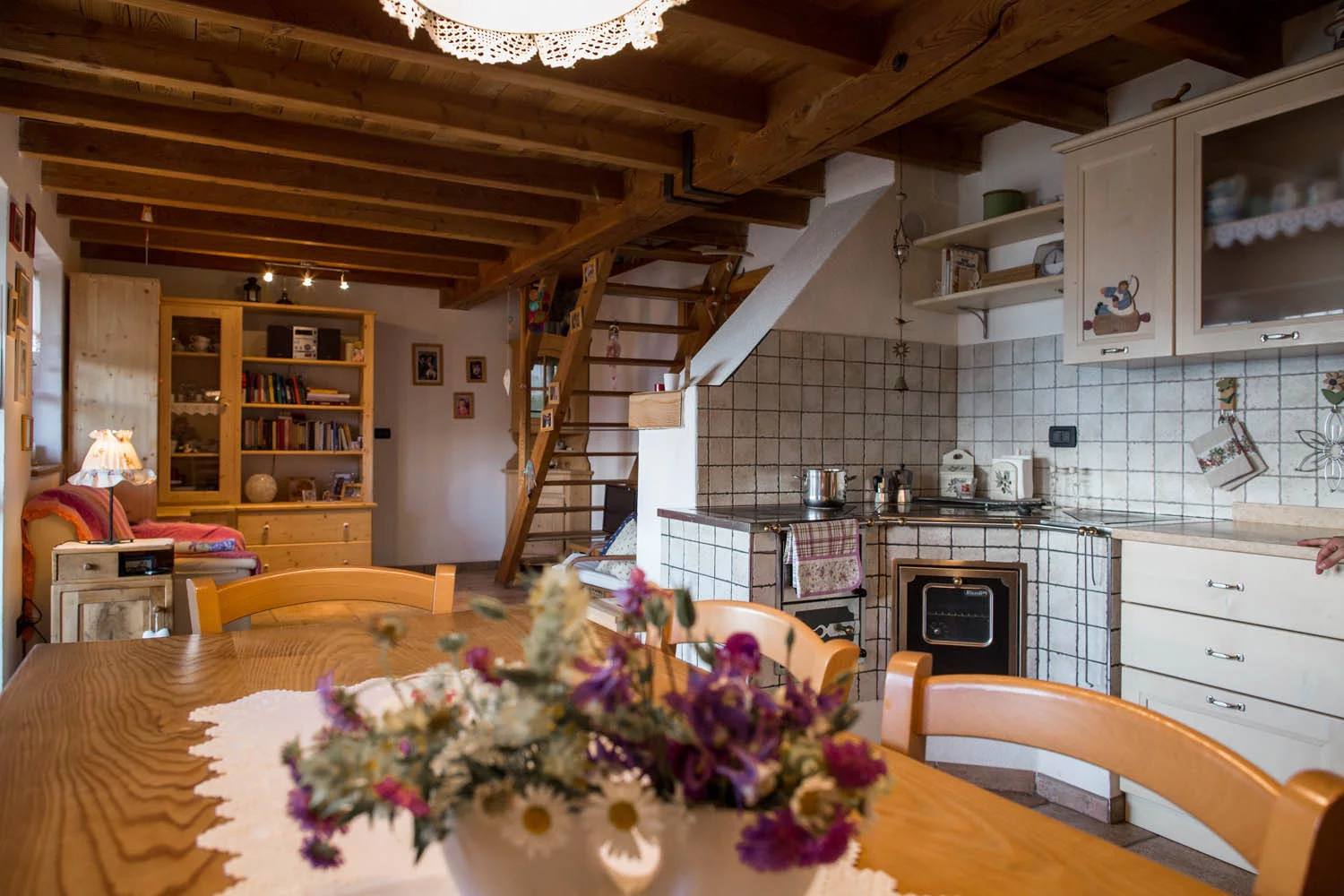 Cucina della Baita Malga Fravort nel Lagorai