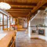 Tavolo da pranzo della Baita Malga Fravort nel Lagorai