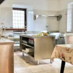 Cucina attrezzata dello Chalet Rustico Bertolini a Vermiglio