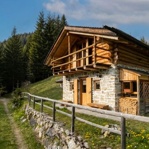 Baita ristrutturata in Trentino, nel Primiero.