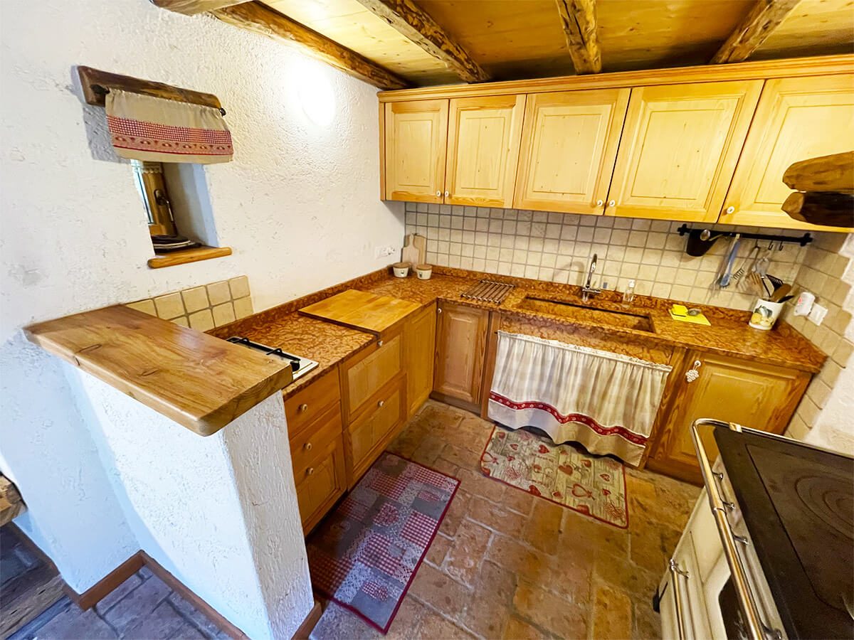 la cucina dello chalet al medan è dotata di ogni confort